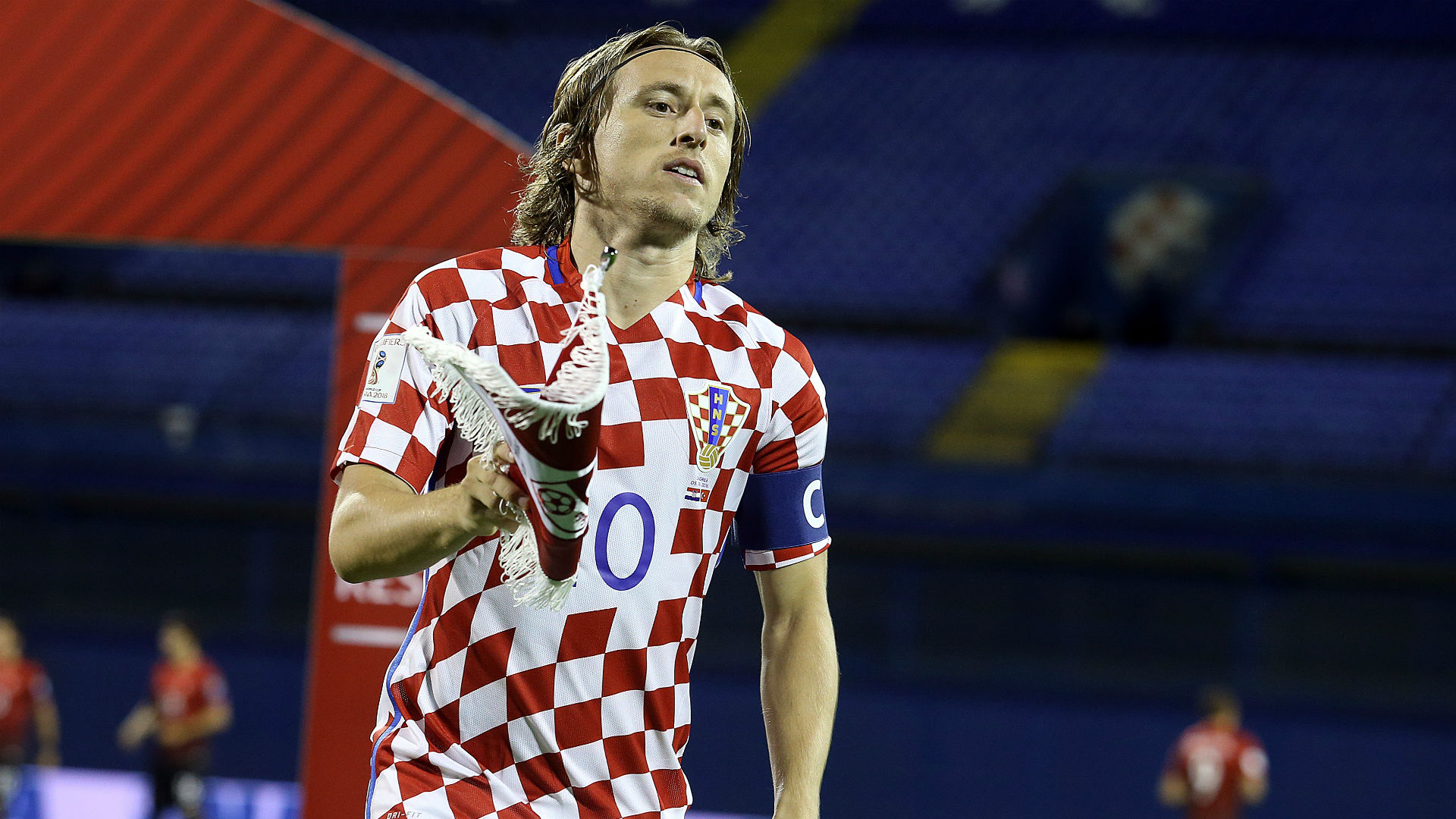 NBA交易市场动态：快船完成外援签约,